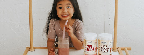 happy child drinking a smoothie with nuzest good kids stuff tub