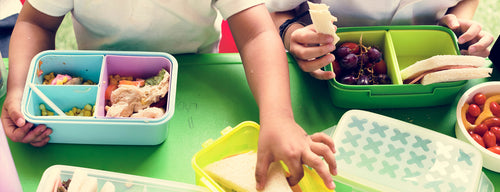 children eating foods from their healthy lunchboxes