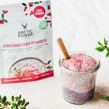 Arctic Power Berries Lingonberry Powder with smoothie glass