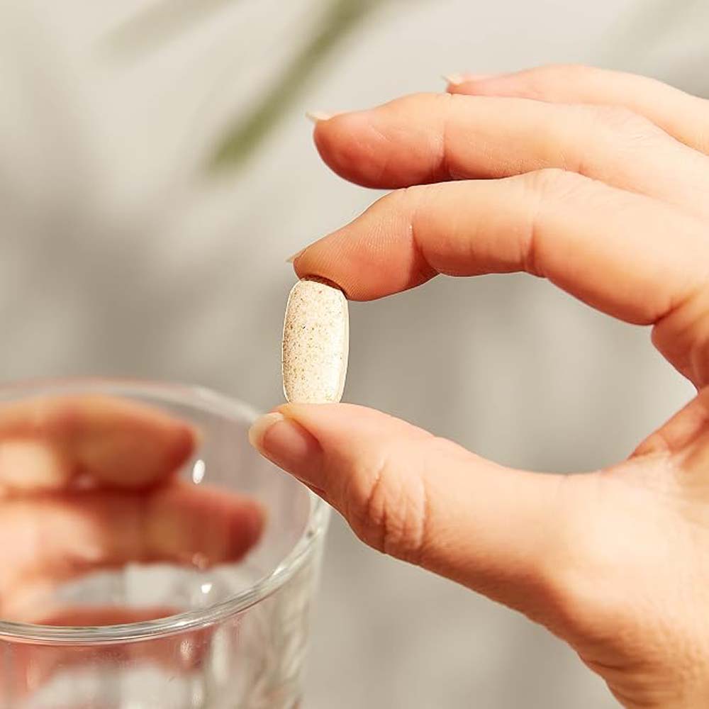 Solgar Skin, Hair &amp; Nails with Biotin tablets texture
